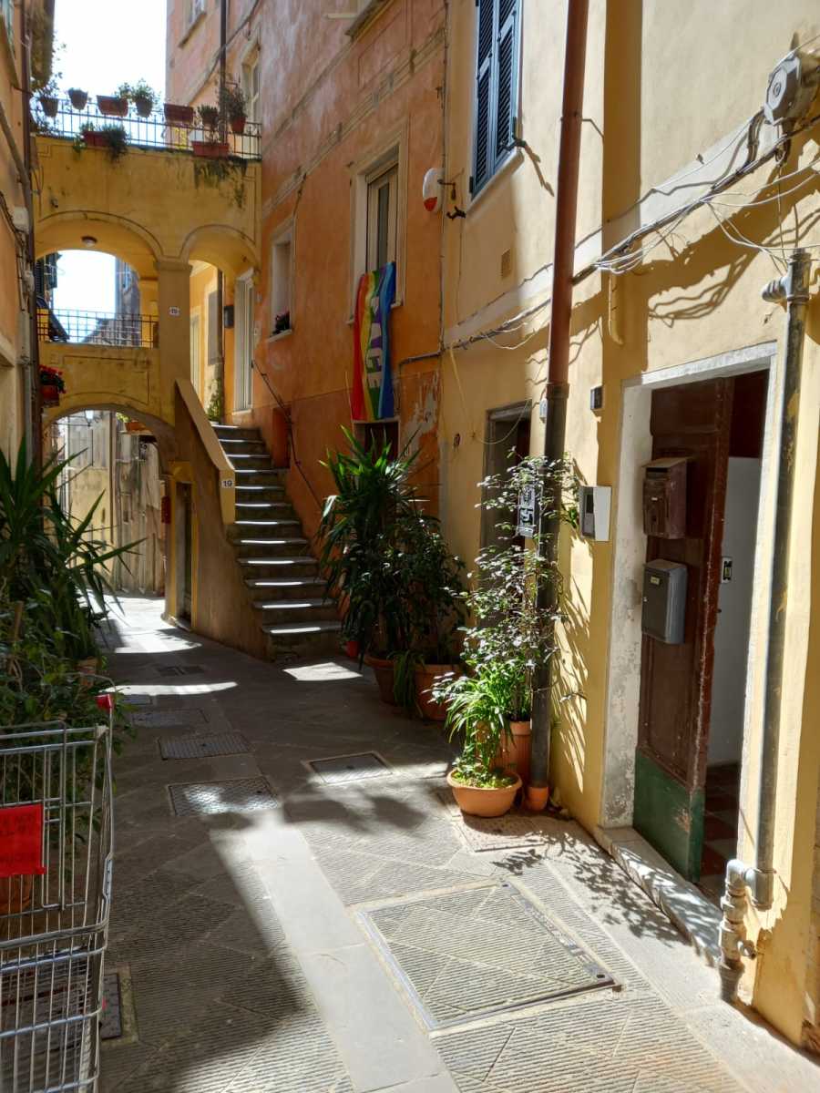 Vicolo-e-porta-dentrata-La-Frida