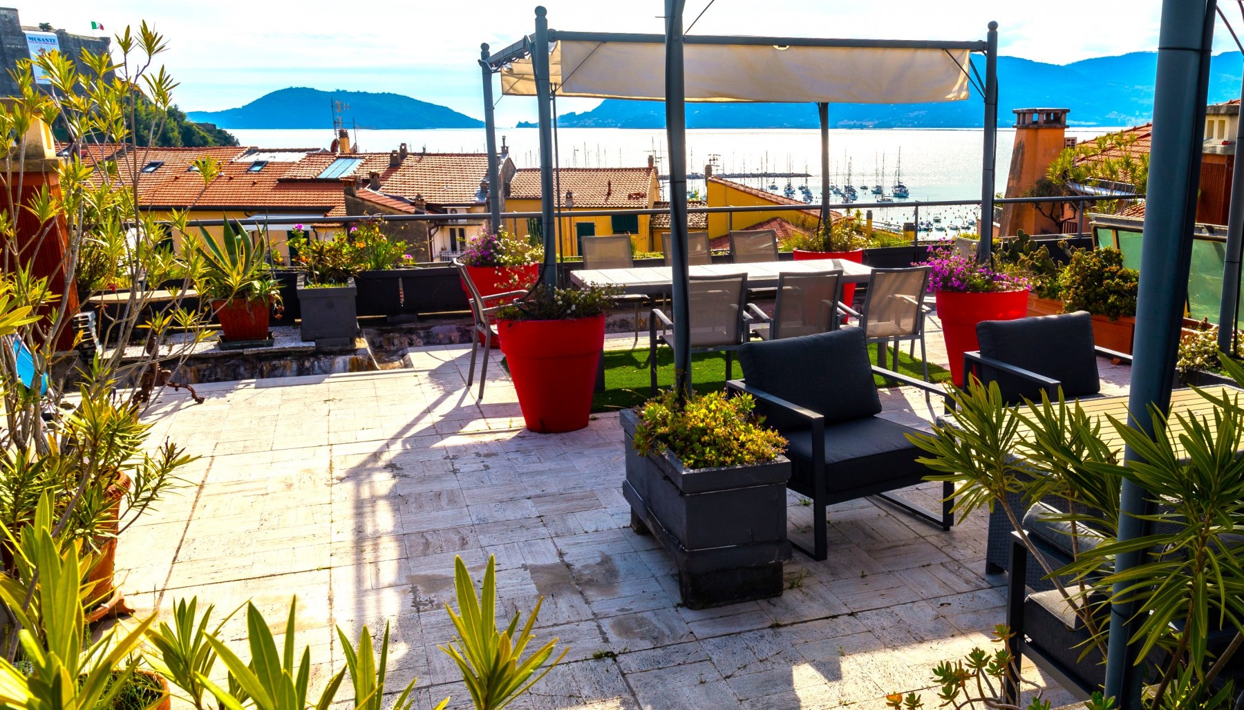 Terrazza-signorile-frontemare-a-Lerici