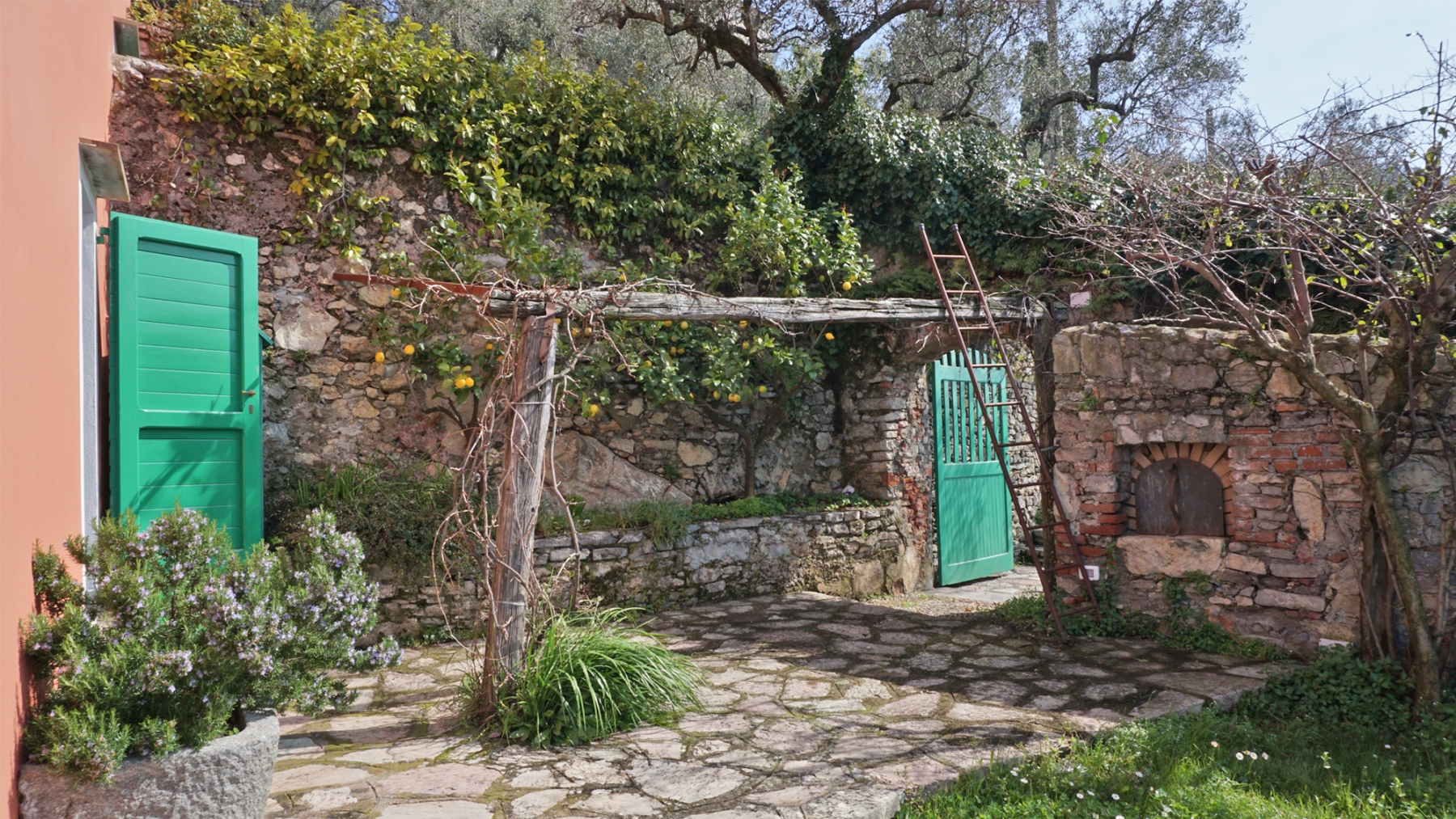 Accesso alla piscina