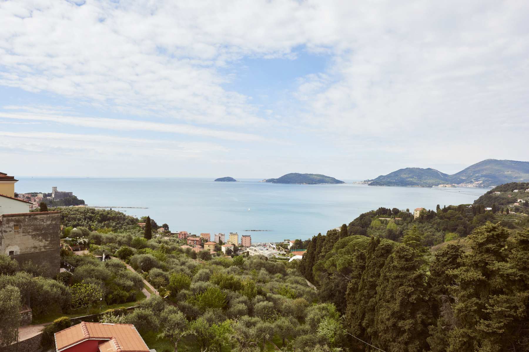 Fotografia interni per agenzia immobiliare Casa con Vista - Lerici. Immagini realizzate da David Umberto Zappa - duzimage